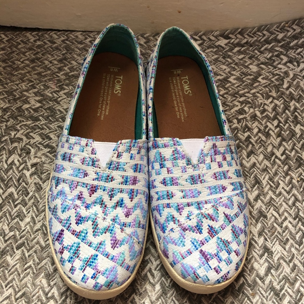 EUC TOMs shoes